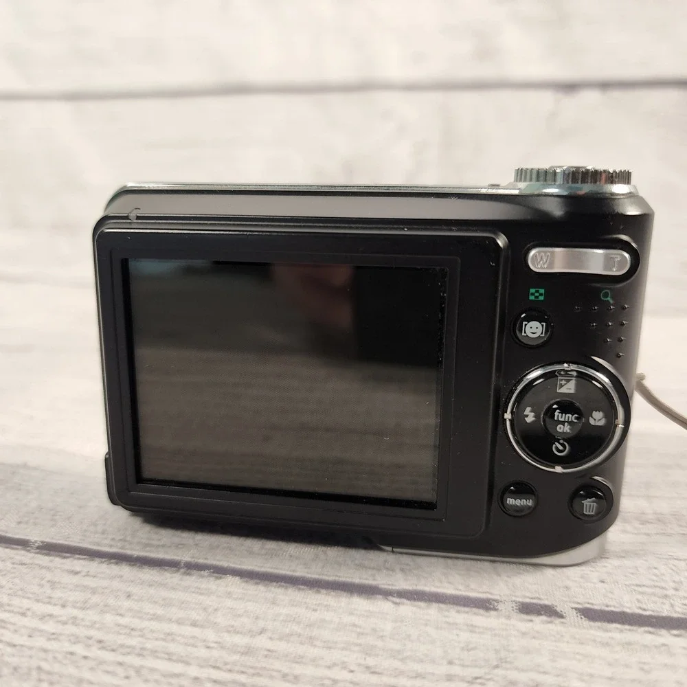 GE A735 Digital Camera 7.0MP Black 3x Optical Zoom with 2GB SD Card Y2K Digicam